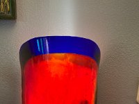 Beleuchrung rot 1  Lampe rot blauer Rand Höhe: ca. 52 cm Umfang: ca. 57 cm Beleuchtung eingeschaltet